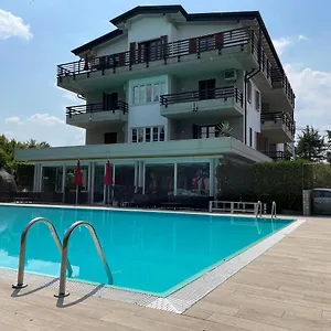 شقة فندقية سكن الكسندرا ستاي, سيرمِيوني